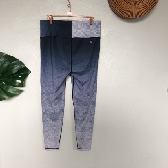 AR-33 Alpha Geometric Pattern Ombré Legging XL - Picture 3 of 8